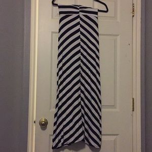 Long black and white sleeveless dress